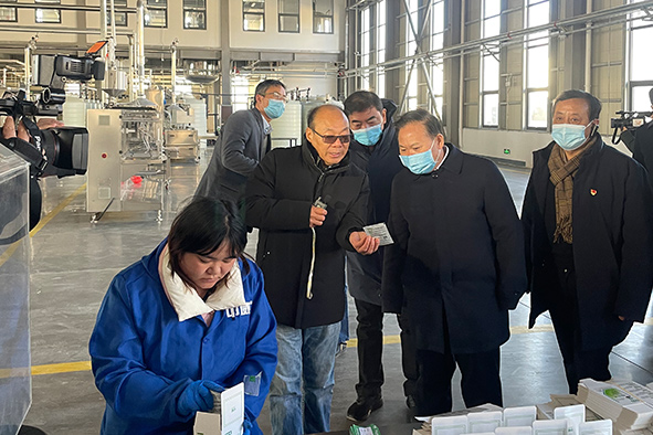 1三門峽市劉南昌書記，率市區縣負責人近100人，蒞臨中威廠區參觀指導