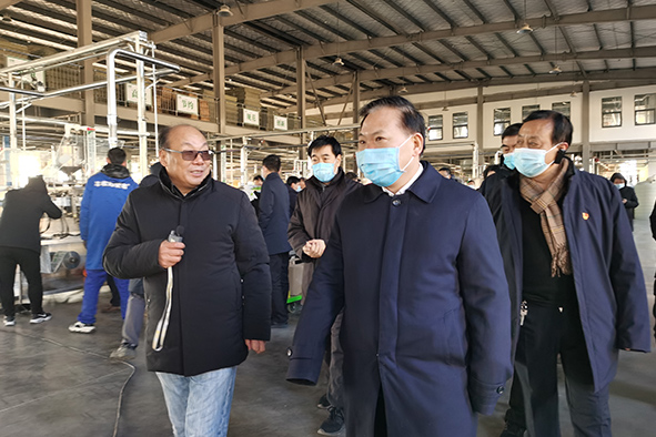 2三門峽市劉南昌書記，率市區縣負責人近100人，蒞臨中威廠區參觀指導