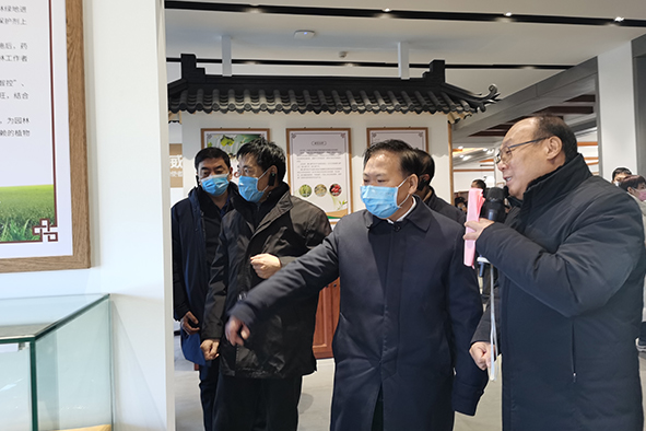 3三門峽市劉南昌書記，率市區縣負責人近100人，蒞臨中威廠區參觀指導
